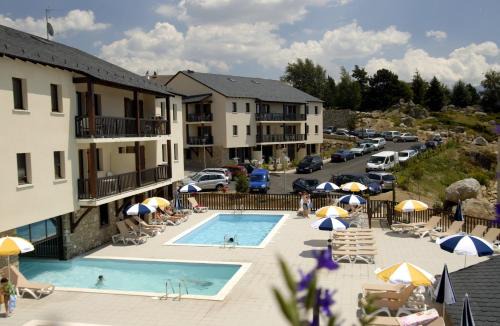 Font-Romeu-Odeillo-Via Apartment | Studio cosy à Font romeu avec Piscine et superbe vue