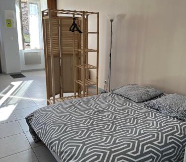 La Celle-sur-Loire Apartment | Studio cosy meublé tout confort, Proche centrale, Idéal pros & week-ends