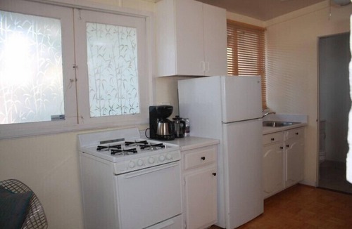 Beach Barber Tract Cottage | Studio Cottage just blocks to Windansea Beach