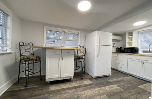 Bayport Apartment | Studio Cottage on quiet road in Beautiful Bayport.