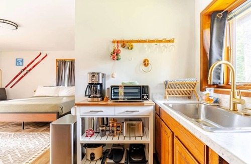 Baring Cottage | Studio Cottage w/private spa for affordable and easy getaway!