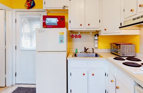 Hatteras Cottage | Studio cottage with on-site beach access, 2 decks, & central AC