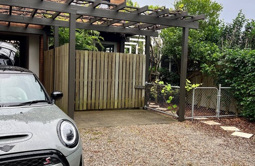 Iluka Apartment | Studio-Couples Getaway Sunset Bar and Ferry. Dog friendly,small fee applies
