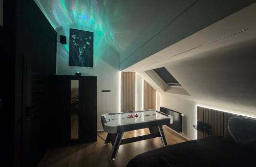 Ensival House | Studio détente, sdb privative, billard, air soccer, clim