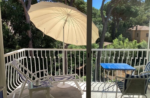 Cavalaire-sur-Mer Apartment | Studio Dans un Parc Privé à Cavalaire. Calme et Lumineux, Animaux Acceptés