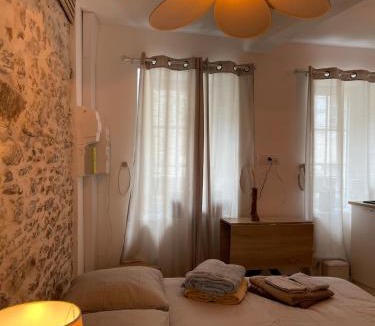 Coutances Apartment | Studio de caractère en pierre