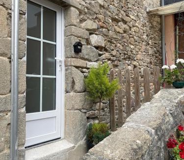 Coutances Apartment | Studio de caractère en pierre