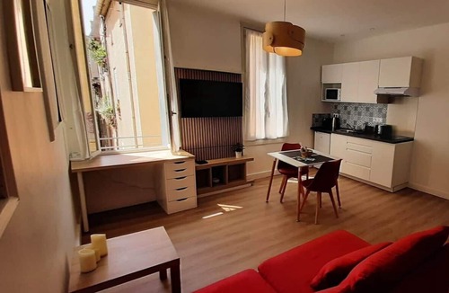 Centre Historique Apartment | Studio de la Comédie, 2nd floor