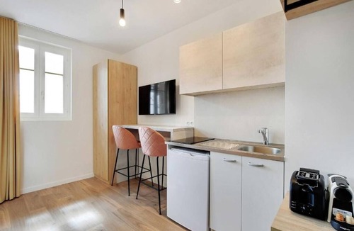 Levallois-Perret Apartment | Studio Deluxe apartment with WiFi, AC in wonderful Levallois-Perret
