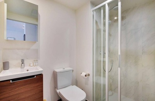 Levallois-Perret Apartment | Studio Deluxe apartment with WiFi, AC in wonderful Levallois-Perret