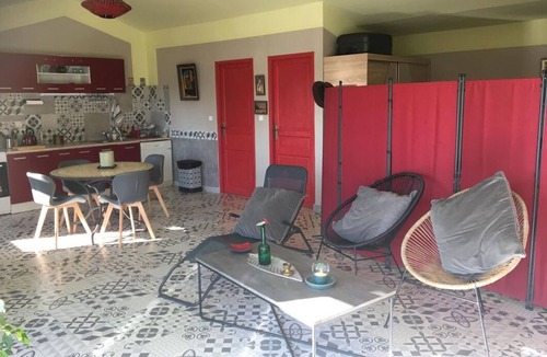 Pujaut Apartment | STUDIO DES COQUELICOTS IN A PROVENCAL FARMHOUSE