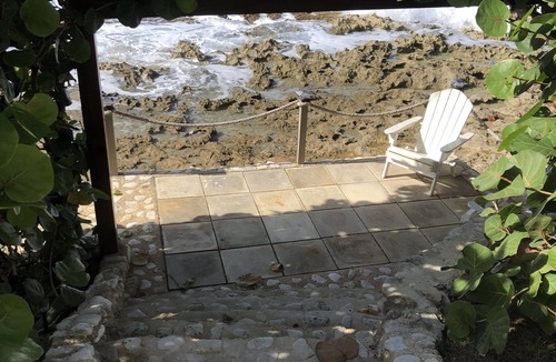 Estate La Vallee Apartment | Studio directly on the Cane Bay Beach ! Wake up to the sounds of the waves !