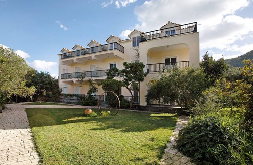 Limni Keri Apartment | Studio "Dolphin Studio 7" with Private Balcony, Shared Garden & Wi-Fi