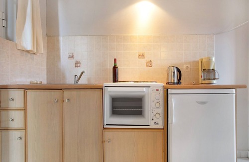 Limni Keri Apartment | Studio "Dolphin Studio 5" with Private Balcony, Shared Garden & Wi-Fi