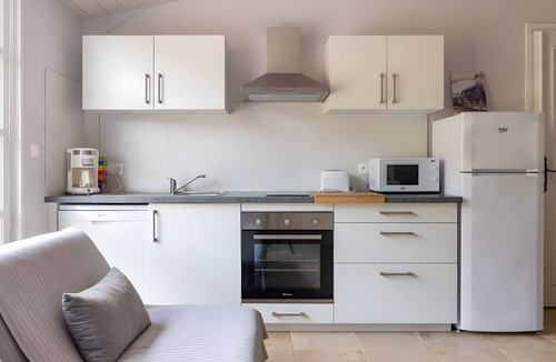 Letra Apartment | Studio 'Domaine De La Chambarde' with Mountain View, Wi-Fi and Air Conditioning