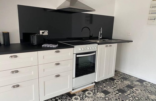 Bonnelles Apartment | Studio Duplex Avec spa et Cour Privée