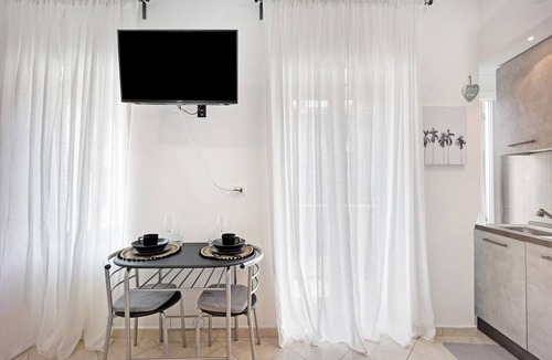 Altare Apartment | Studio 'Edda's Apartment' with Balcony, Wi-Fi and Air Conditioning