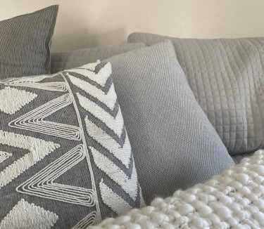 Elsternwick Villa | Studio Elster - Self contained studio, walk to beach, cafes, shops, trains