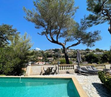 Cagnes-sur-Mer Apartment | Studio en bas de villa avec piscine partagée proche bord de mer