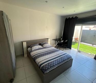 Mas Thibert Apartment | Studio en bas de villa