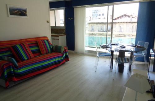 Arcachon Apartment | Studio en Centre-Ville d'Arcachon avec Balcon, Parking Privé et Wi-Fi, à 300m de la Plage - FR-1-374-28