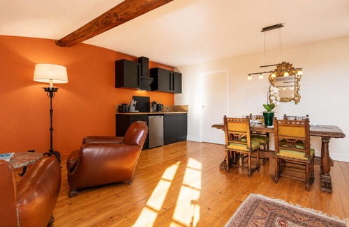 Jarnac Apartment | Studio-Ensuite with Shower-River view