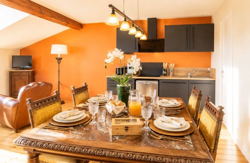 Jarnac Apartment | Studio-Ensuite with Shower-River view