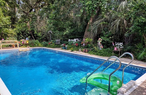 Tallahassee Apartment | Studio ESCAPE Cozy CLOSE-IN Kitchen Pool Work-Space