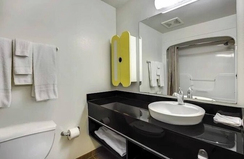 East Brunswick Hotel | Studio Escape Near New Brunswick