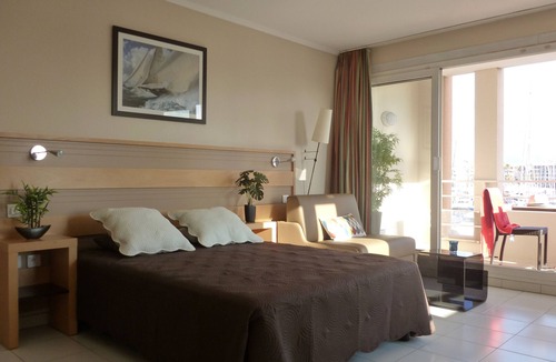 Frejus Port Apartment | Studio Exceptional view of Port Fréjus - Pool/Parking, direct access to the Beach.