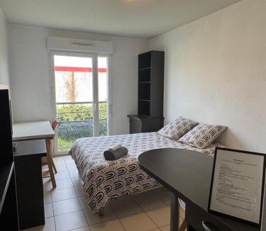 Saint-Priest-en-Jarez Apartment | Studio - face de l’hôpital nord