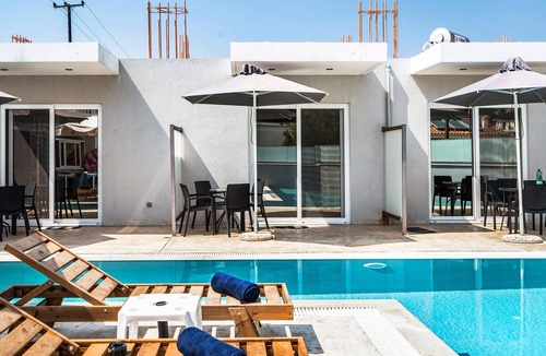 Nidri Apartment | Studio 'Family Junior Suite' with Shared Pool, Wi-Fi and Air Conditioning