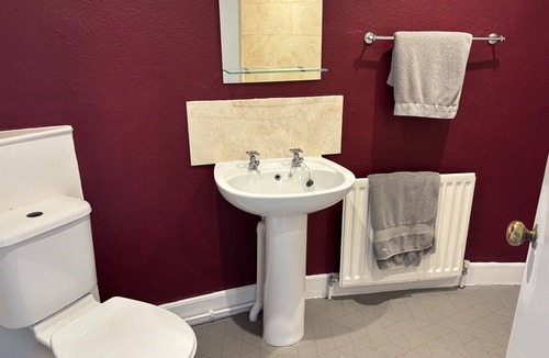 Halstead Apartment | Studio Flat above The Pough pub In Birdbrook