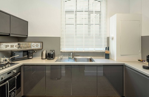 Barbican Apartment | Studio flat in central London-St Paul -massive studio- convenient