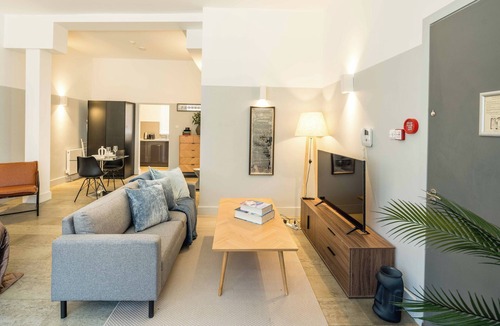 Barbican Apartment | Studio flat in central London-St Paul -massive studio- convenient