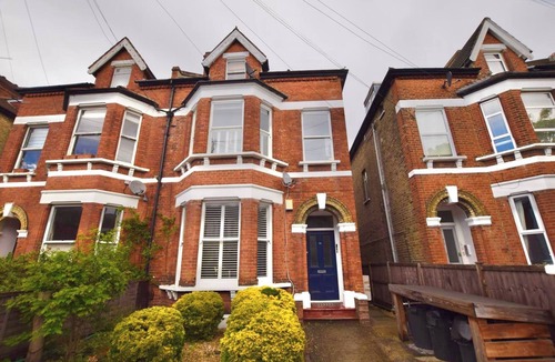 Balham Condo | Studio flat in heart of Balham