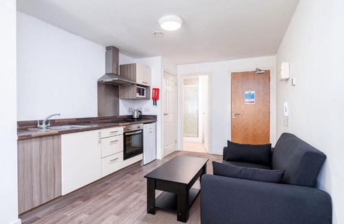 Nottingham City Centre Apartment | Studio flat, kitchenette, workspace, laundry