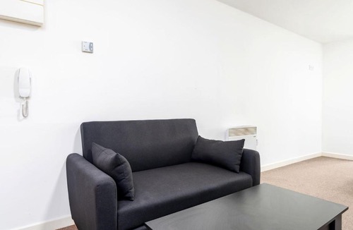 Nottingham City Centre Apartment | Studio flat, kitchenette, workspace, laundry