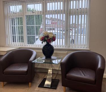Solihull Apartment | studio flat near NEC, Solihull & Airport. Short & Long stay Contractors HS2, NHS