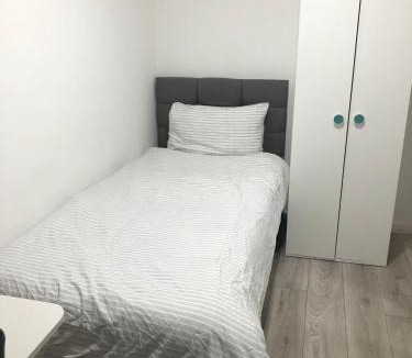 Tottenham Green Apartment | Studio Flat Private Shower Wc and Kitchenette
