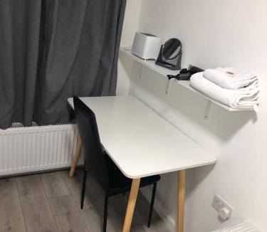Tottenham Green Apartment | Studio Flat Private Shower Wc and Kitchenette