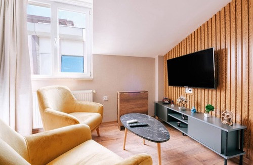 Yakuplu Apartment | Studio Flat w Terrace and View 8 min to Torium