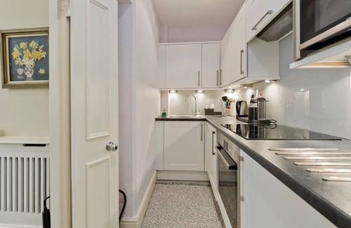 Holland Park Apartment | Studio Flat with Garden Access, Holland Park