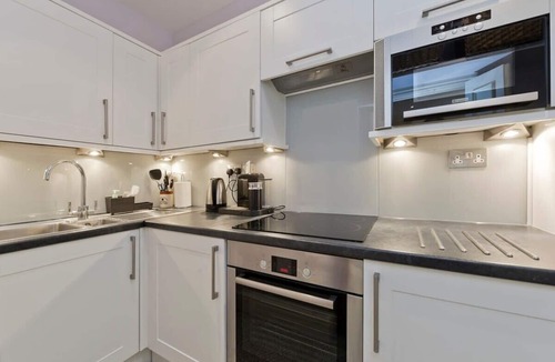 Holland Park Apartment | Studio Flat with Garden Access, Holland Park