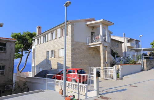 Dugi Rat Apartment | Studio flat with air-conditioning Mali Rat, Omiš (AS-18485-a)