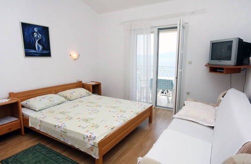 Drvenik Apartment | Studio flat with balcony and sea view Drvenik Gornja vala, Makarska (AS-4890-c)