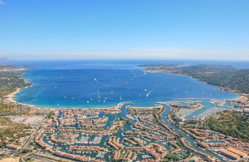 Port Grimaud Apartment | Studio flat with mezzanine on the beach