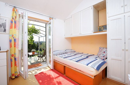 Splitska Apartment | Studio flat with terrace Splitska, Brač (AS-17023-a)