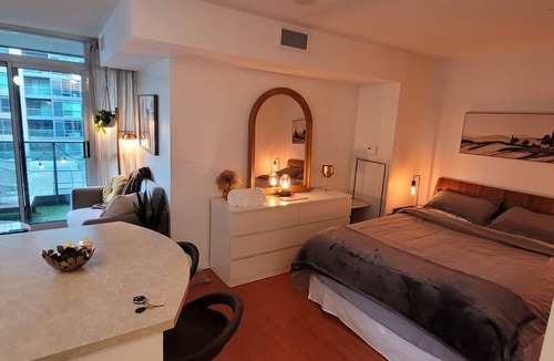 Niagara Condo | Studio for 2 in Downtown Toronto
