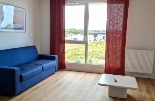 La Teste-de-Buch Apartment | Studio for 2 in La Teste-de-Buch parking